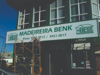 Fachada Madeireira Benk